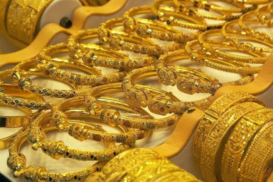 ارتفاع الذهب بينما تعاني الأسهم