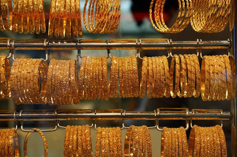 تدفع أسعار الذهب والفضة